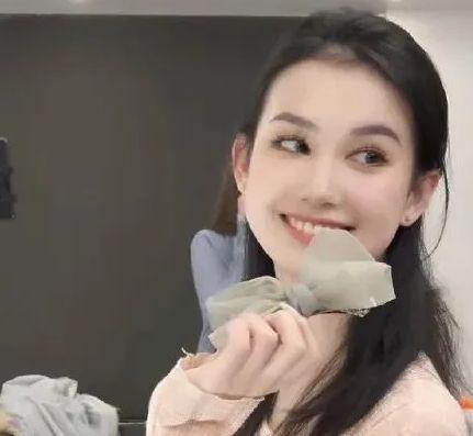 官宣吃瓜网红是谁的粉丝,揭秘背后惊人真相!”